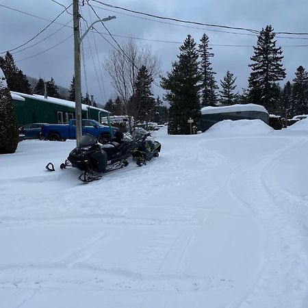 Camping Le 4 Chemins L'Anse-Saint-Jean Luaran gambar