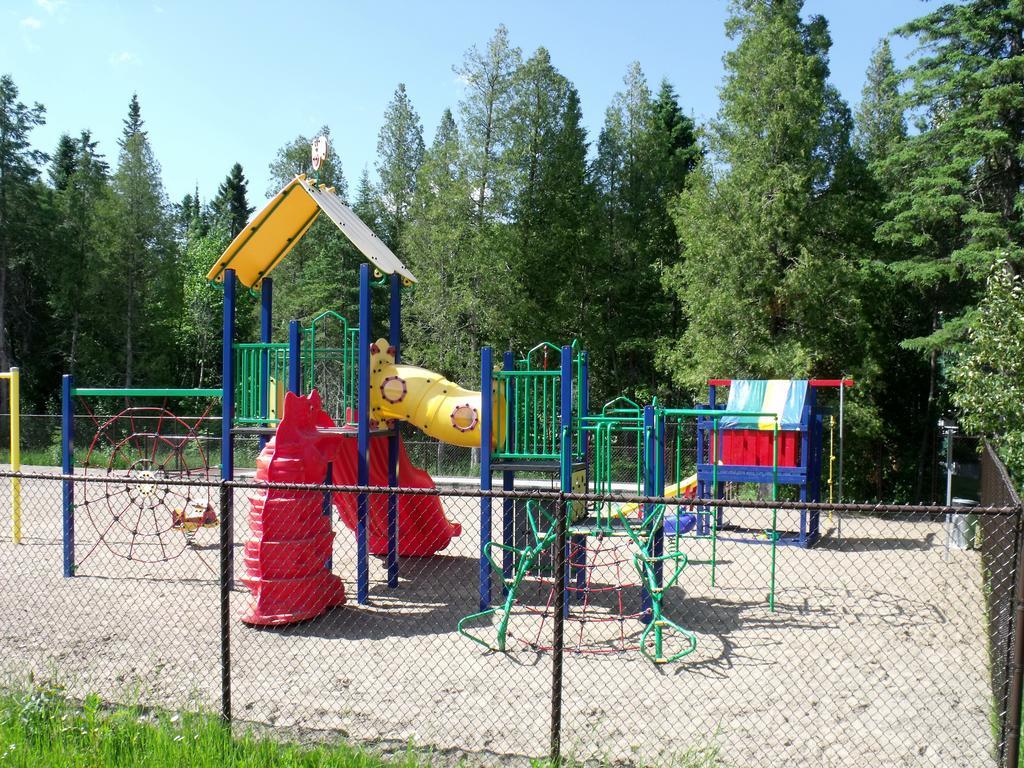 Camping Le 4 Chemins L'Anse-Saint-Jean Bilik gambar