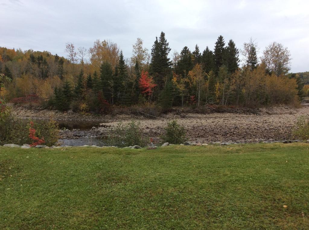 Camping Le 4 Chemins L'Anse-Saint-Jean Bilik gambar