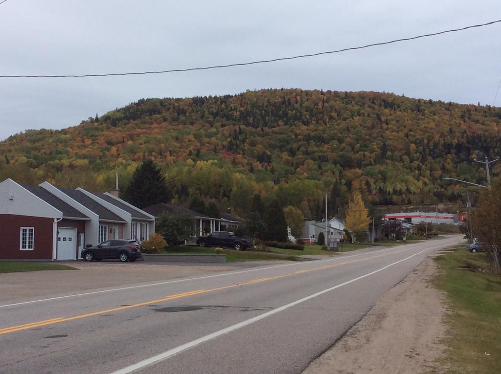 Camping Le 4 Chemins L'Anse-Saint-Jean Bilik gambar