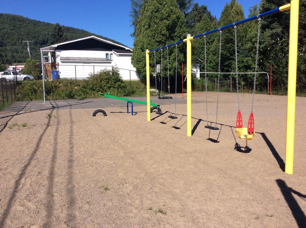Camping Le 4 Chemins L'Anse-Saint-Jean Bilik gambar