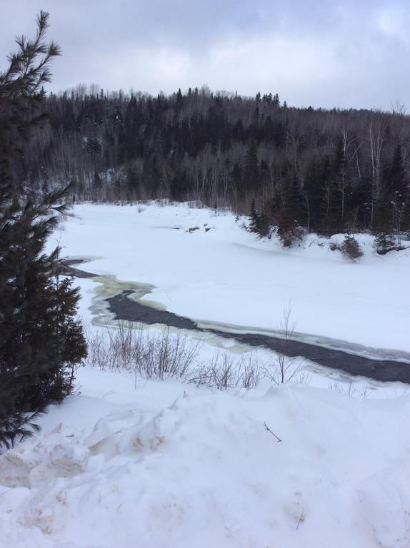 Camping Le 4 Chemins L'Anse-Saint-Jean Luaran gambar