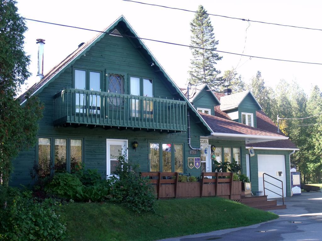 Camping Le 4 Chemins L'Anse-Saint-Jean Bilik gambar