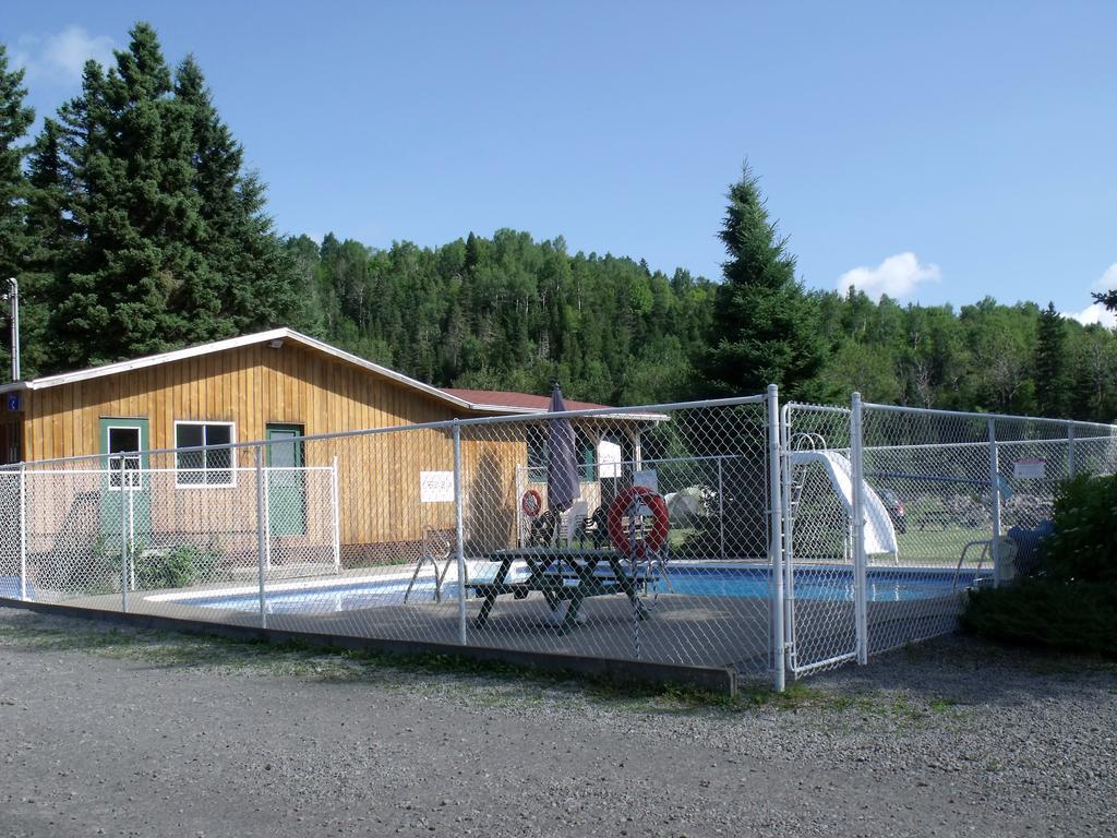 Camping Le 4 Chemins L'Anse-Saint-Jean Bilik gambar