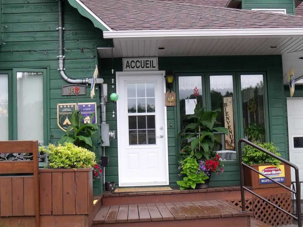 Camping Le 4 Chemins L'Anse-Saint-Jean Bilik gambar