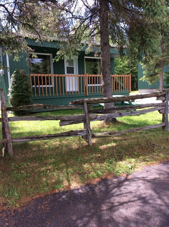 Camping Le 4 Chemins L'Anse-Saint-Jean Luaran gambar