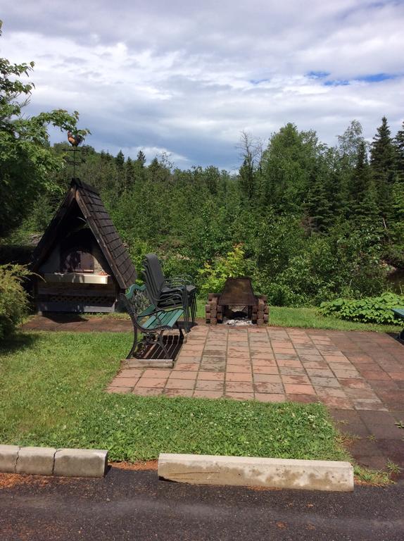 Camping Le 4 Chemins L'Anse-Saint-Jean Luaran gambar